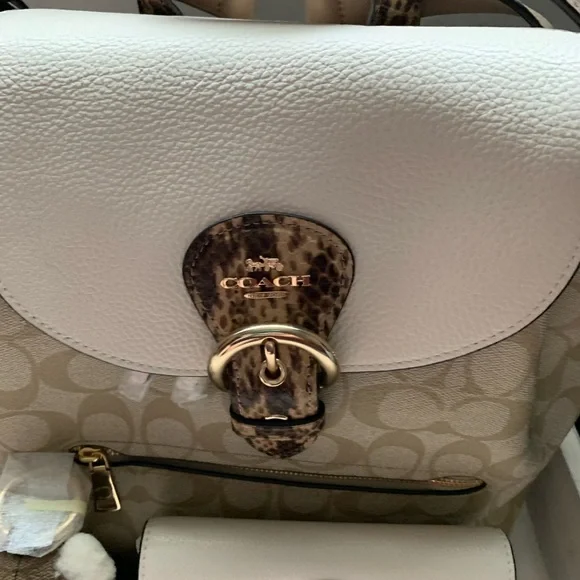 Coach Set - Picture 4 of 10